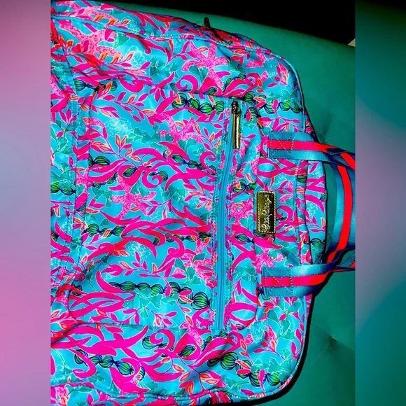 Lilly Pulitzer travel bag - Picture 2 of 3